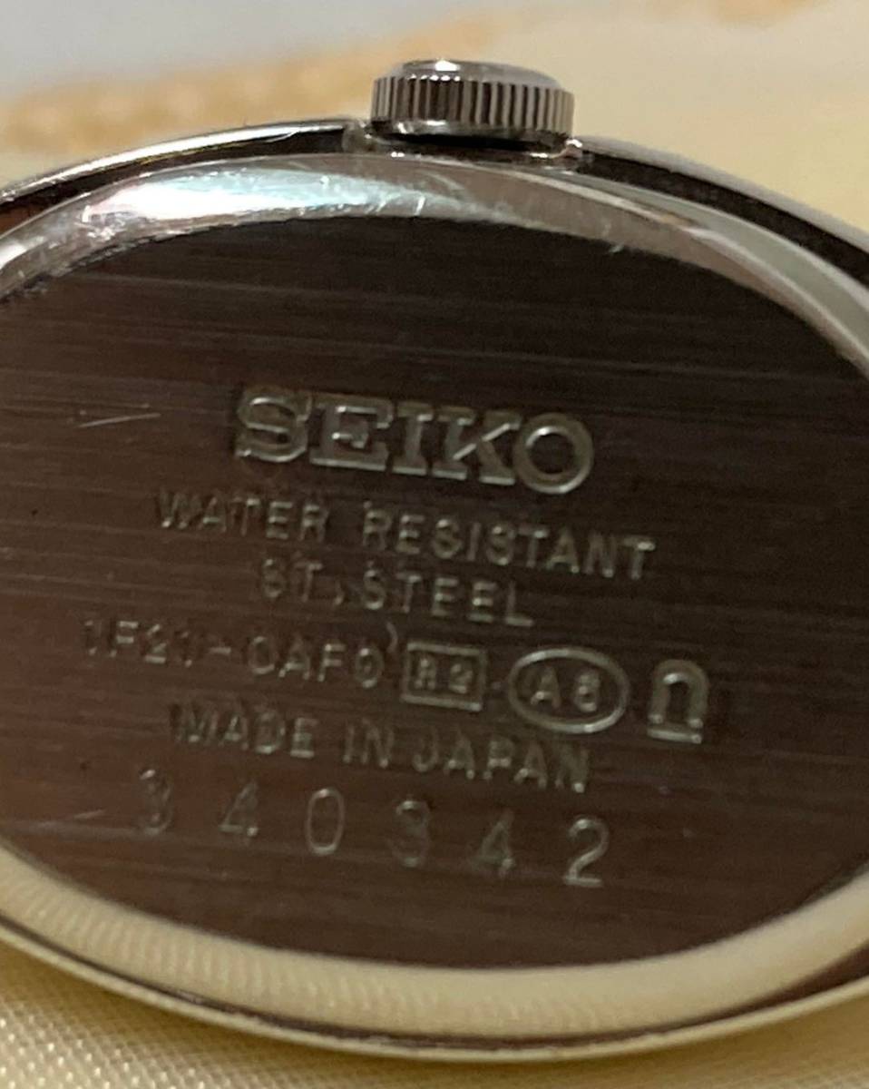 ●作動良好 正規品 SEIKO セイコー オーバル型 日常生活防水 レディース クォーツ 1F21-0FA0 銀文字盤_画像4