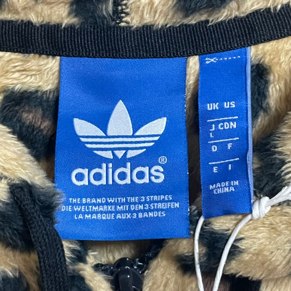 新品】adidas アディダス 櫻井翔さん着用モデル ヒョウ柄ボア 新品】adidas アディダス 櫻井翔さん着用モデル ヒョウ柄ボア