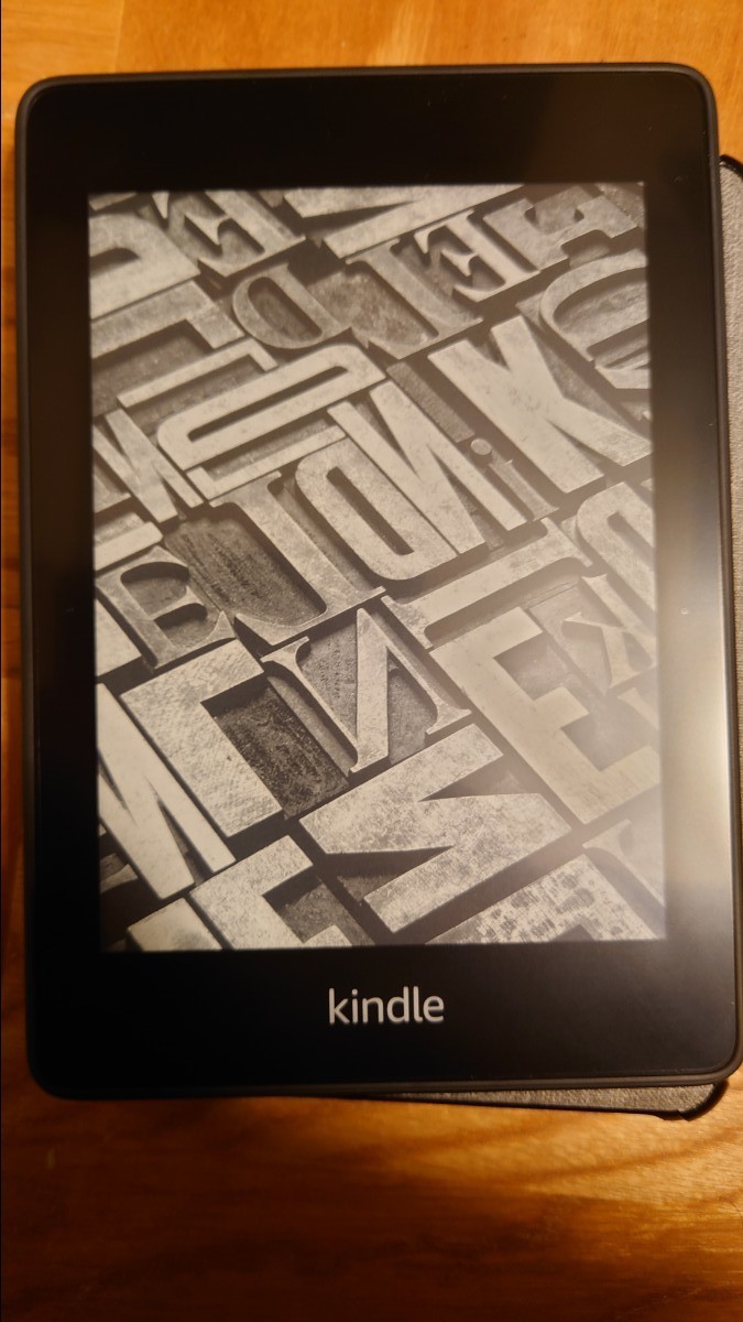 Kindle Paperwhite 8GB 広告付き 第10世代 今年4月購入