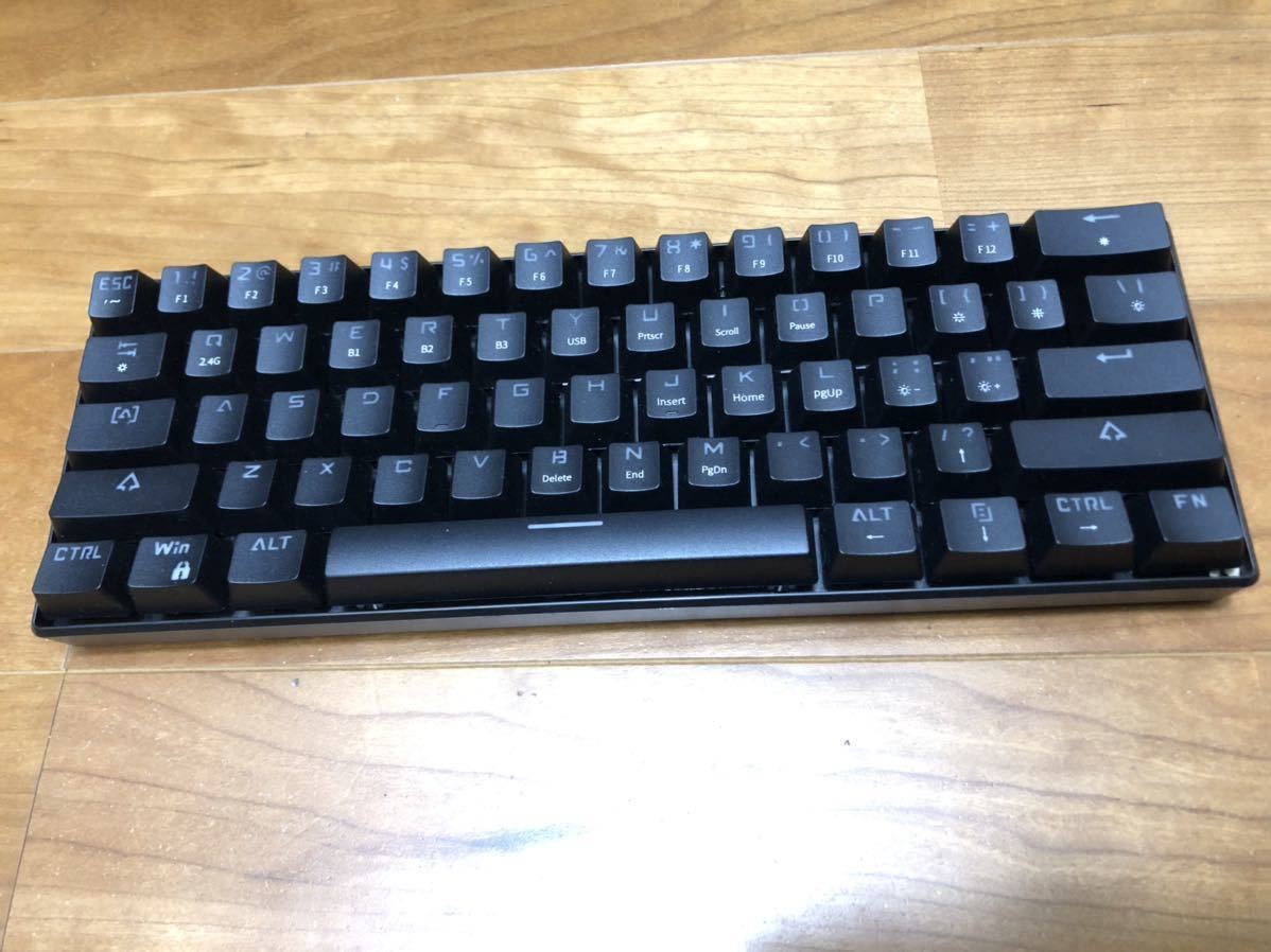 未使用 青軸 コンパクト メカニカルキーボード 61キー Bluetooth 2.4G 無線 USB 有線 防水 充電式 RGB LEDバックライト US配列