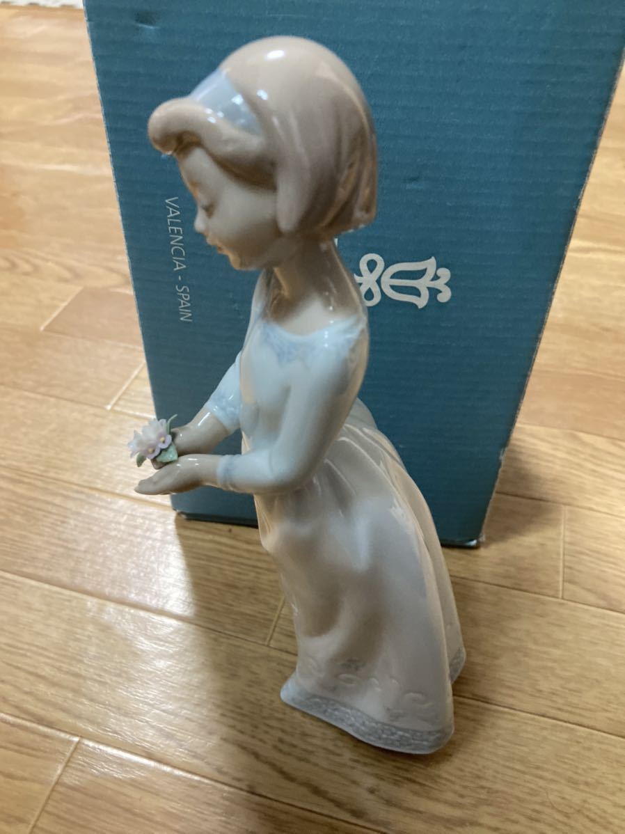 リヤドロ 「優しいお姉さん」LLADRO リヤドロ 「優しいお姉さん」LLADRO