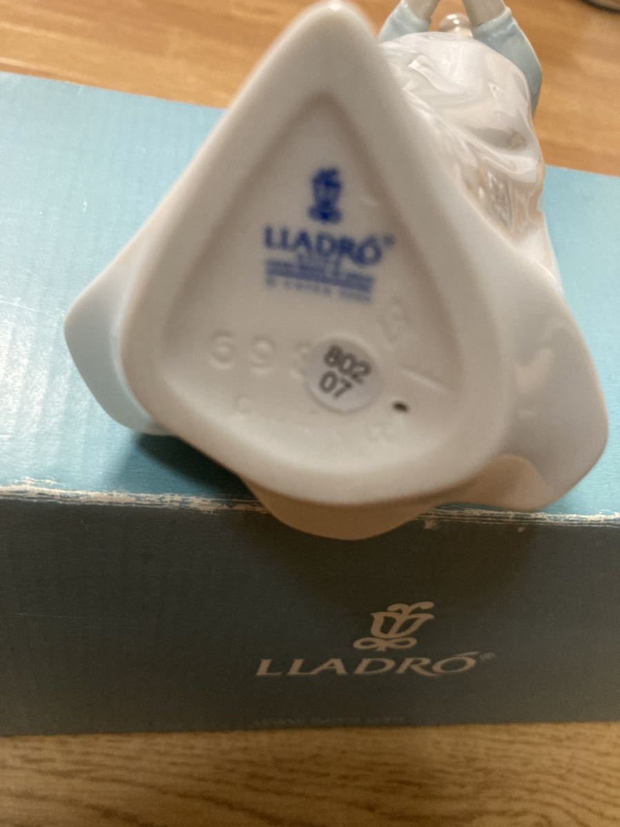 リヤドロ 「優しいお姉さん」LLADRO リヤドロ 「優しいお姉さん」LLADRO