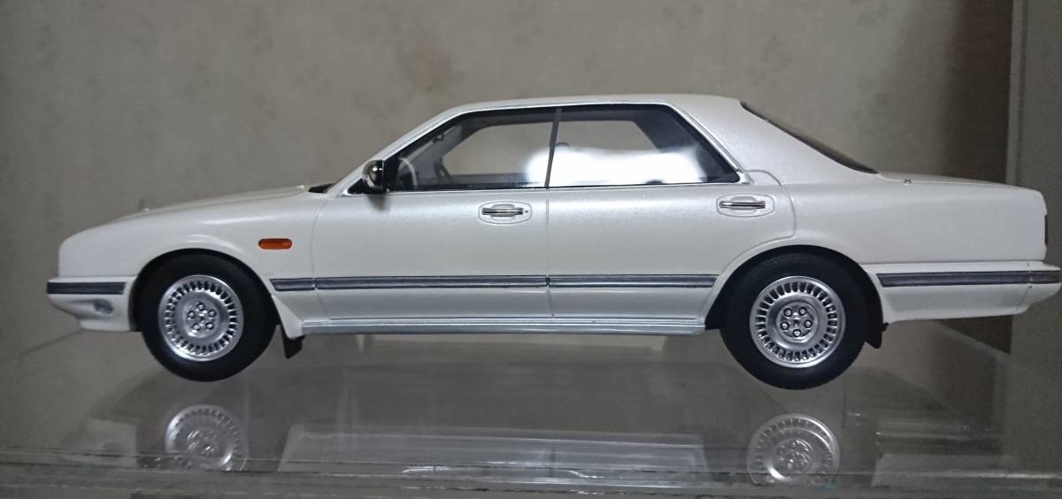 1/18 Nissan Cedric Cima Y31 миникар samurai жемчужно-белый 