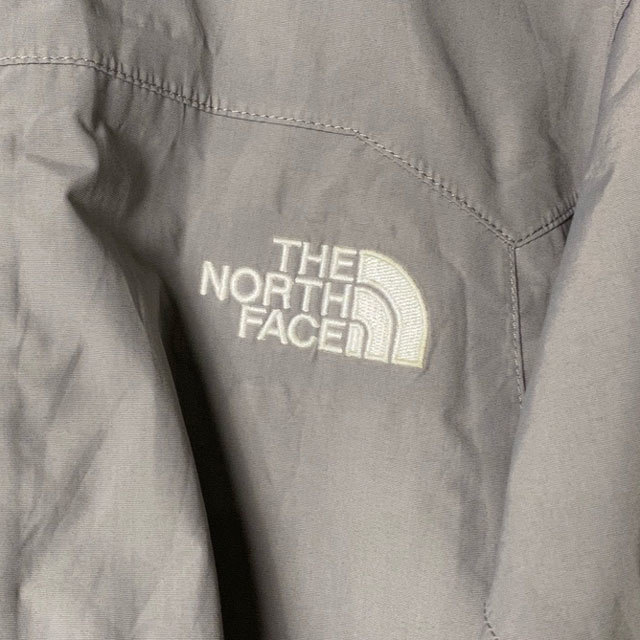 即決★USA規格 ノースフェイス★メンズL相当 マウンテンパーカー THE NORTH FACE HYVENT ロゴ刺繍 ライトグレー系 アウター ★送料無料_画像2