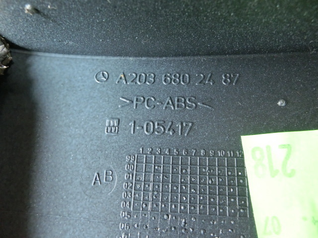C180 アンダー カバー 平成19年DBA-203246 コラム下側 A2036802487 07y 91516km Cクラス ベンツ ワゴン Ｗ203後期_画像4