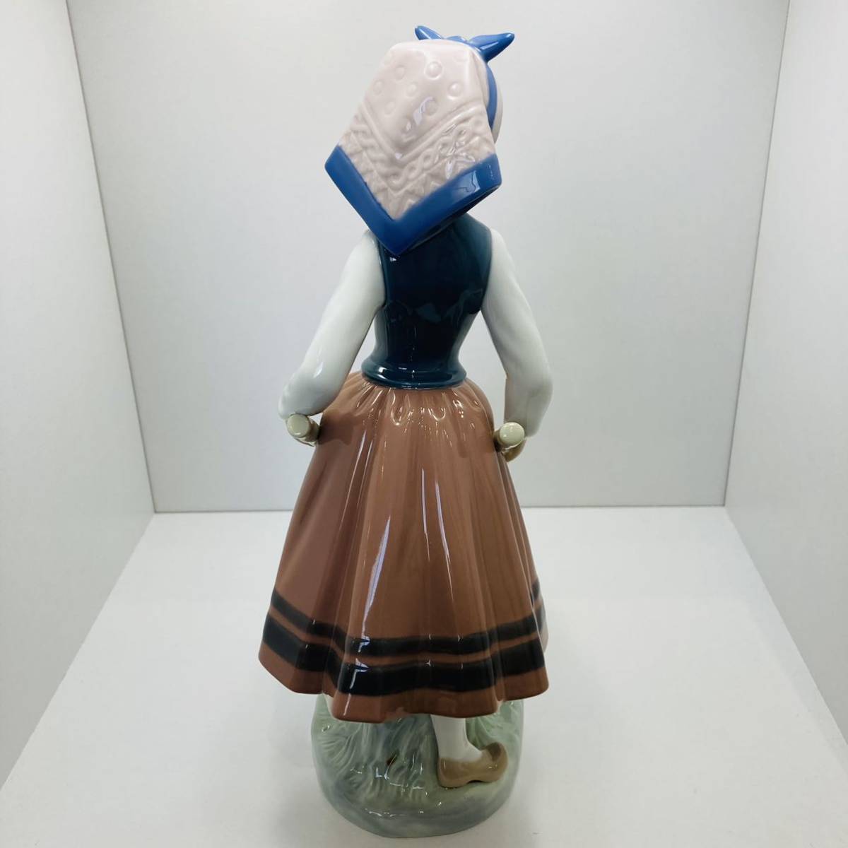 LLADRO リヤドロ 陶器 人形 フィギュリン 花屋の姉妹 #1419 少女 LLADRO リヤドロ 陶器 人形 フィギュリン 花屋の姉妹 #1419 少女