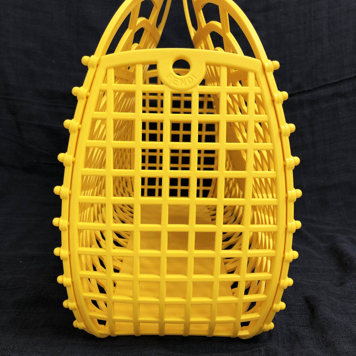 中古美品☆FENDI バスケットバッグ 8BH389 ミディアム イエロー プラスチック レザー BASKET カゴバッグ 入手困難 フェンディ  送料無料