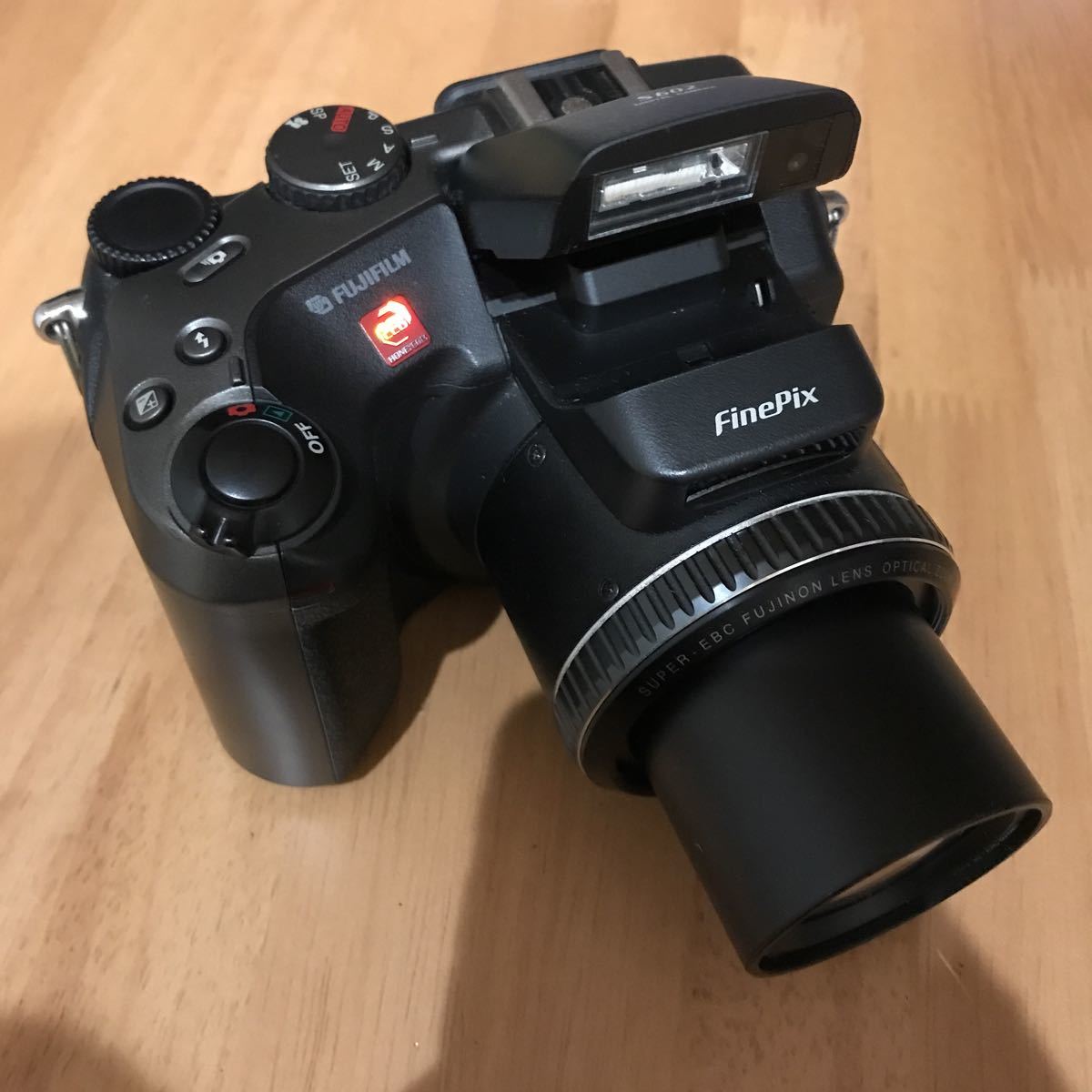 美品 FUJIFILM FINEPIX S602 単三電池 デジタルカメラ デジカメ d87j477tn_画像1