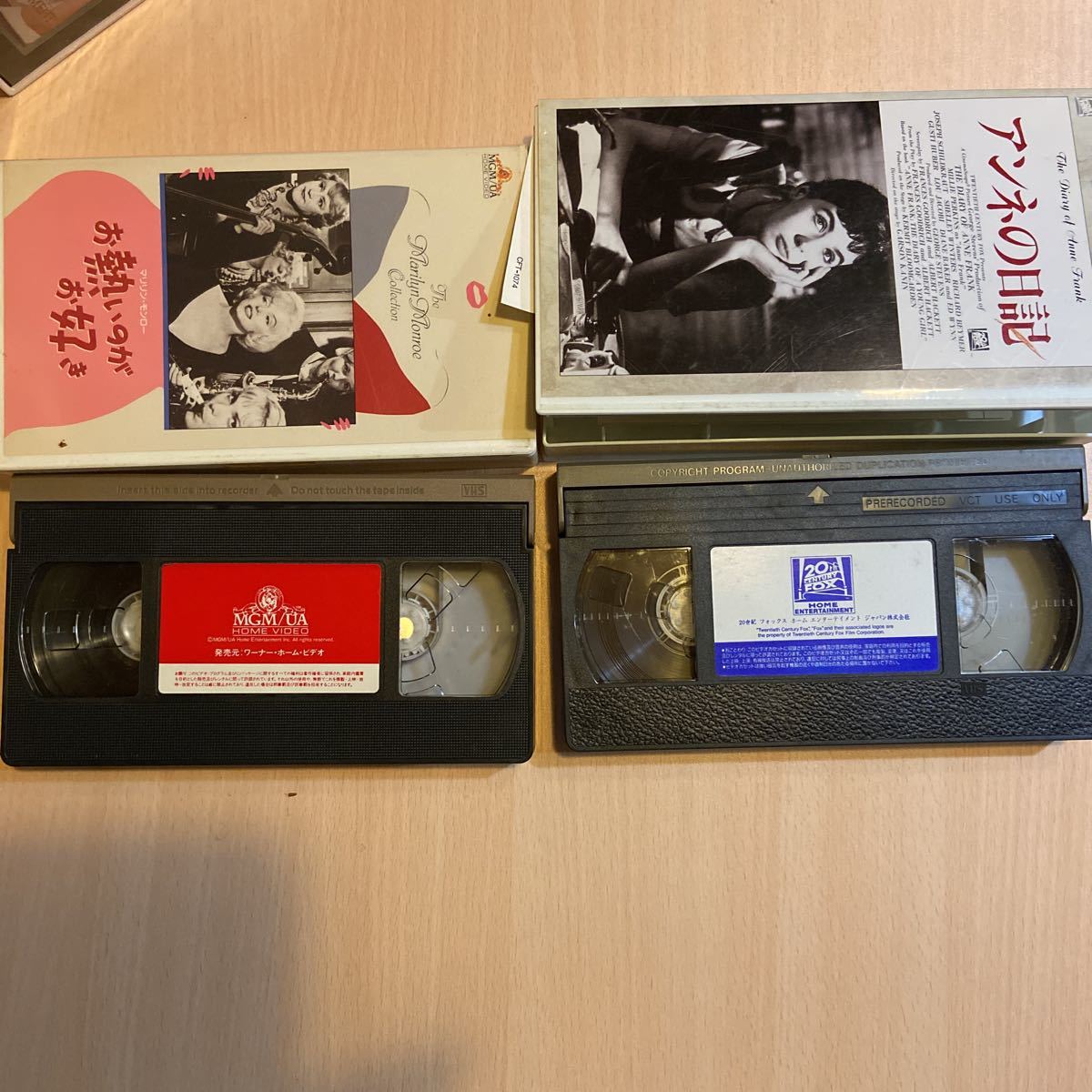  Hollywood classics movie 4 work set,VHS videotape, white black masterpiece, Casablanca, Anne ne. diary, apartment. key . does,.... .. liking, valuable 