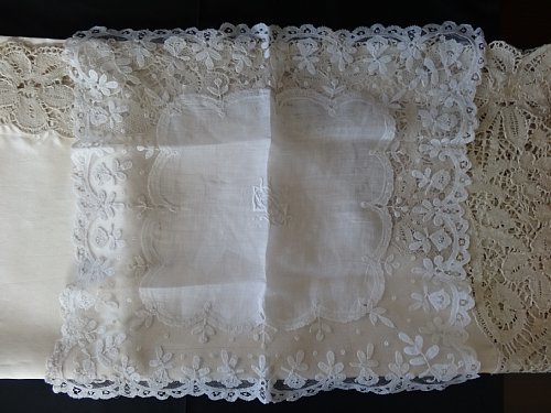 Grace アンティーク ベルギー 19世紀 ブリュッセル・アップリケ (ネットに手編みボビンレースのアップリケ ) の イニシャル入りハンカチ_画像9