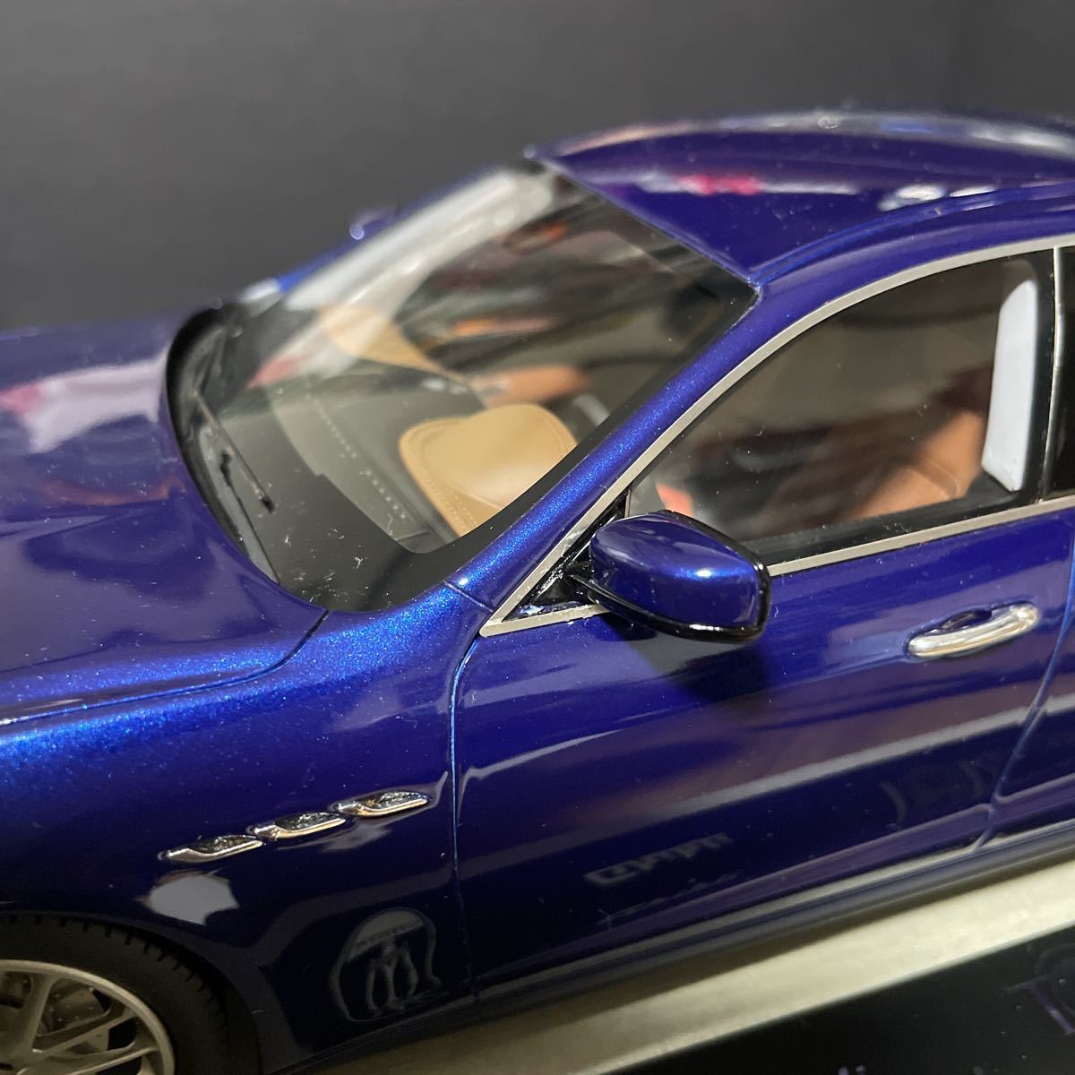 TOP MARQUES マセラティ ギブリ 1/18 ミニカー 紺色 | centraldeadubos