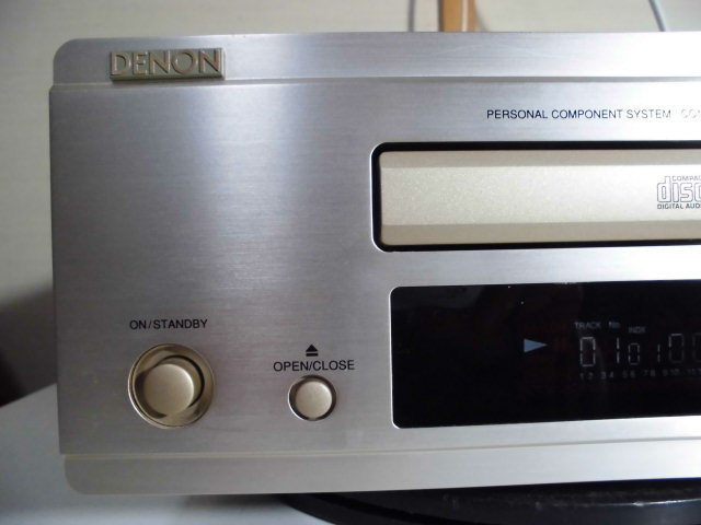 〓 デノンのコンパクトなCD機 UCD-F88, ベルト新品,美品,3M保証 〓 DENON, D-F88 [044]_左操作部：綺麗