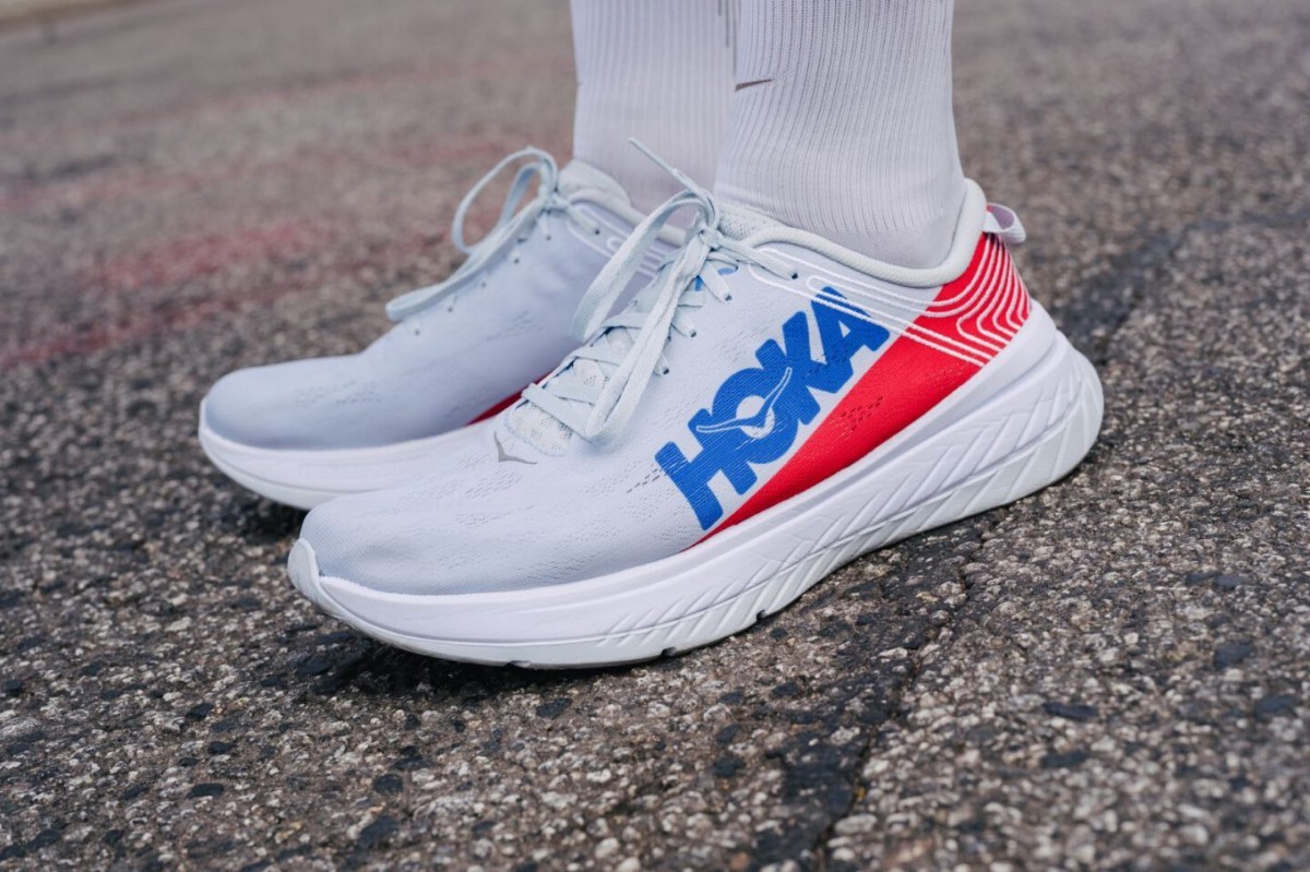 人気 格安 ホカオネオネ カーボンＸ 27.5 厚底カーボン ランニングシューズ CARBON X HOKA ONE ONE