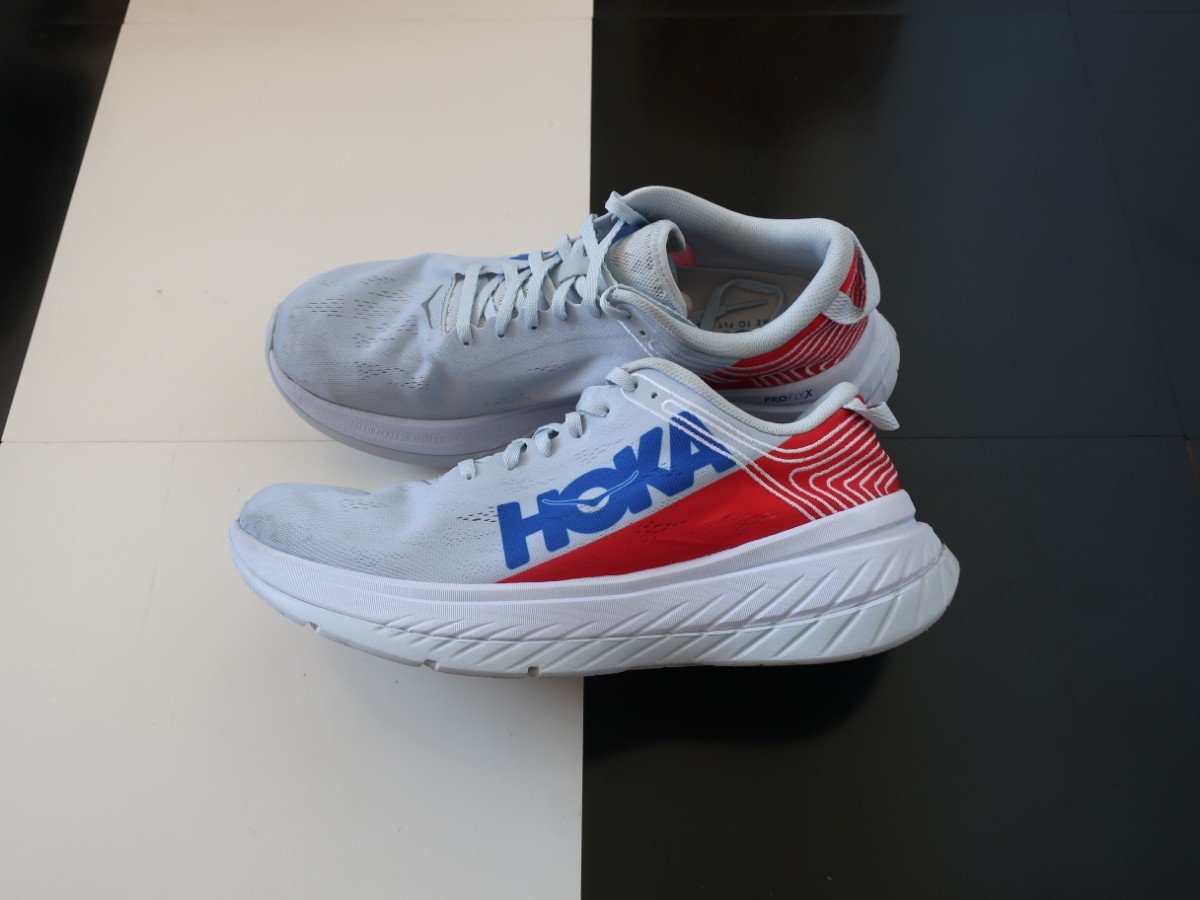 人気 格安 ホカオネオネ カーボンＸ 27.5 厚底カーボン ランニングシューズ CARBON X HOKA ONE ONE