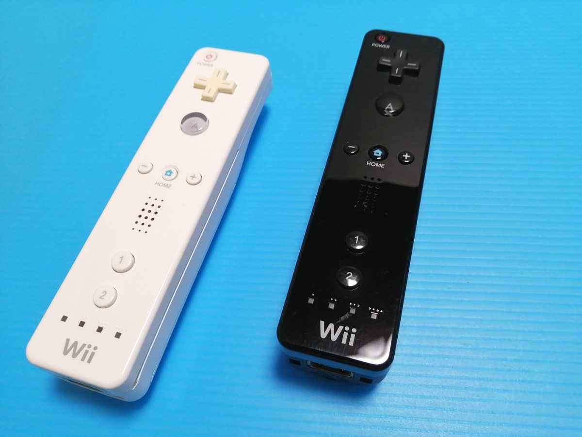 ニンテンドー Wiiマリオカート マリオカート　Wii リモコン KURO　Wiiリモコン SHIRO　Wii ハンドル 2個