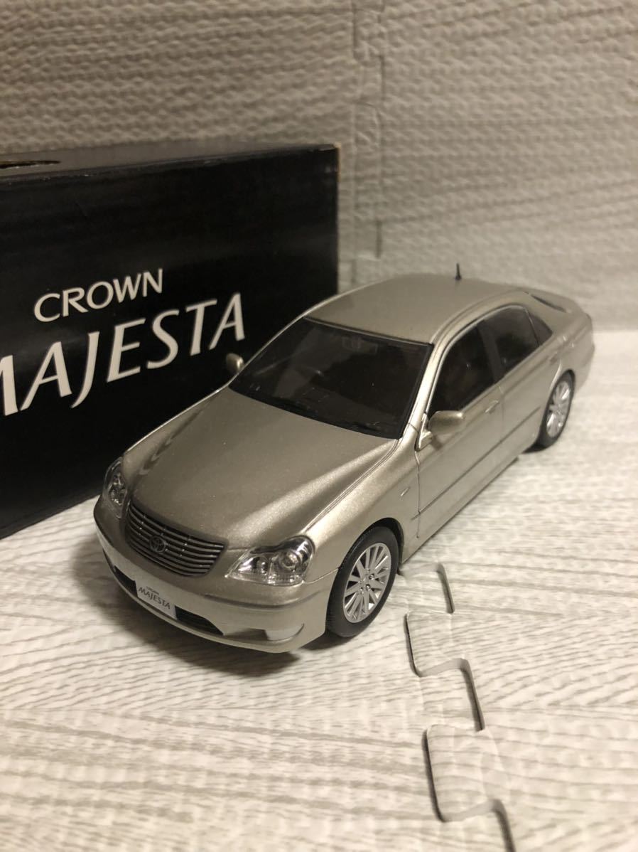 1/30 トヨタ クラウンマジェスタ CROWN MAJESTA カラーサンプル 非売品 ミニカー プレミアムシルバーパール