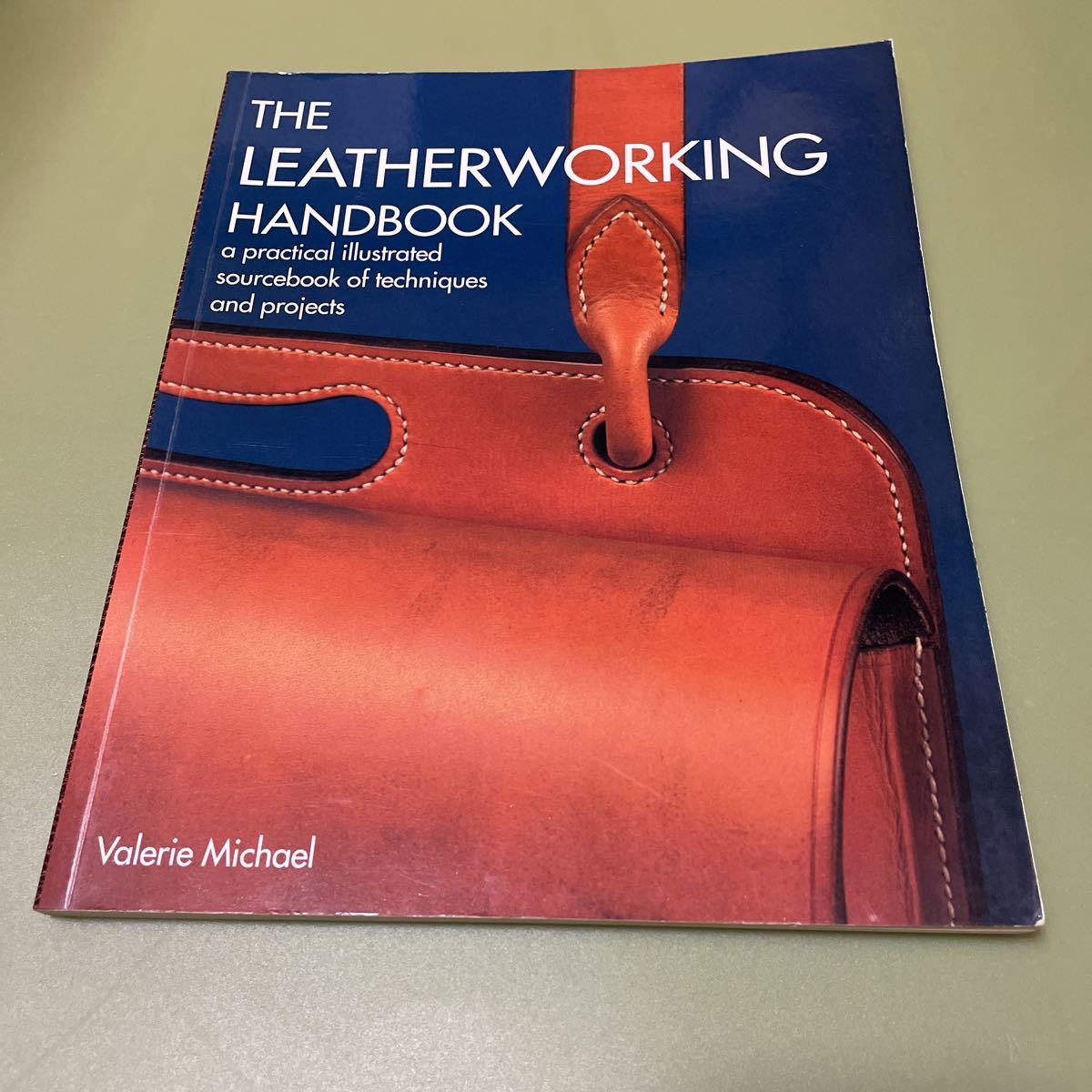 ◎革手芸の英語本　Leatherworking Handbook: A Practical Illustrated Sourcebook of Techniques and Projects_画像1