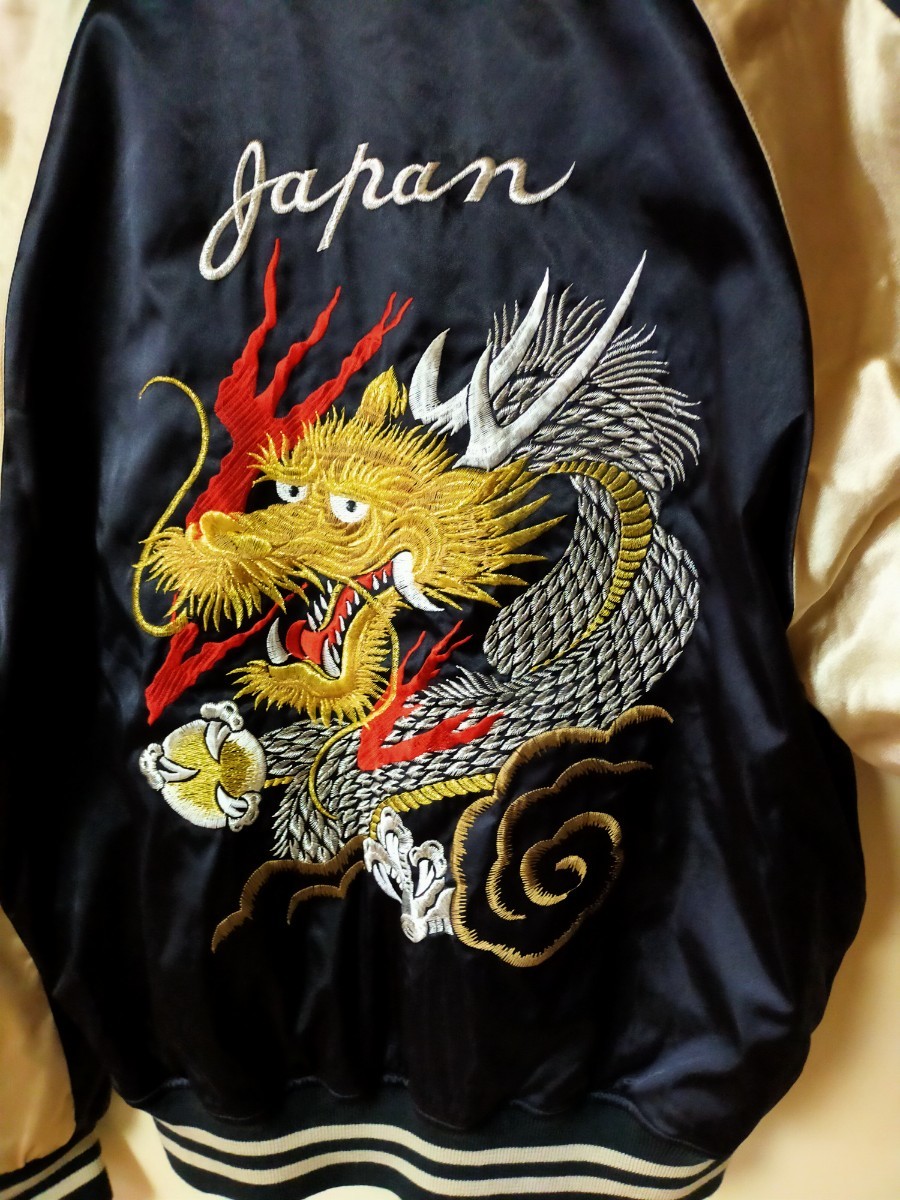 スカジャン JAPAN 龍 黒白 刺繍 裏地 赤 フリーサイズ - アウター