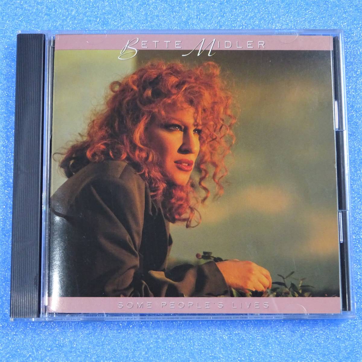 CD　ベット・ミドラー / サム・ピープルズ・ライヴス　BETTE MIDLER / SOME PEOPLE'S LIVES　1990年　国内盤　_画像2