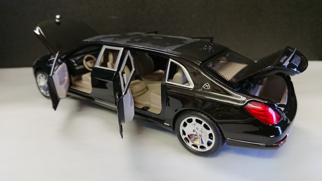 Diecast Metal Modellauto 1:27 Sound Licht Für Mercedes Maybach S600 Limousine