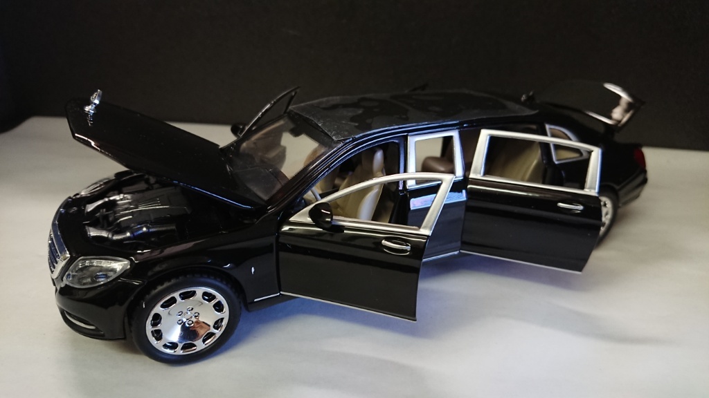 Diecast Metal Modellauto 1:27 Sound Licht Für Mercedes Maybach S600 Limousine