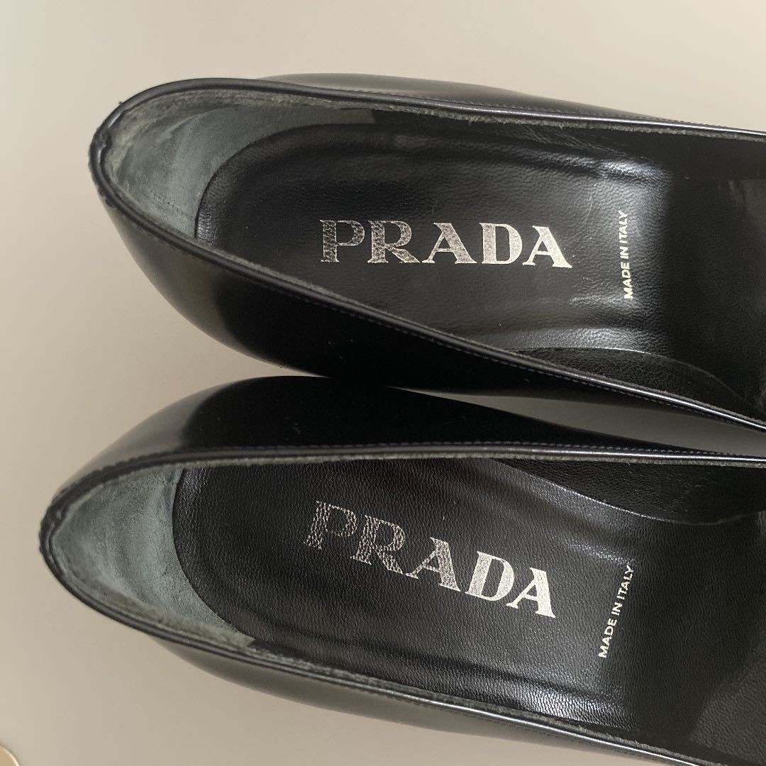 【完売モデル】1度だけ着用　PRADA　プラダ　エナメル　ヒール　パンプス　約25㎝（38.5）取り替えゴム付き_画像3