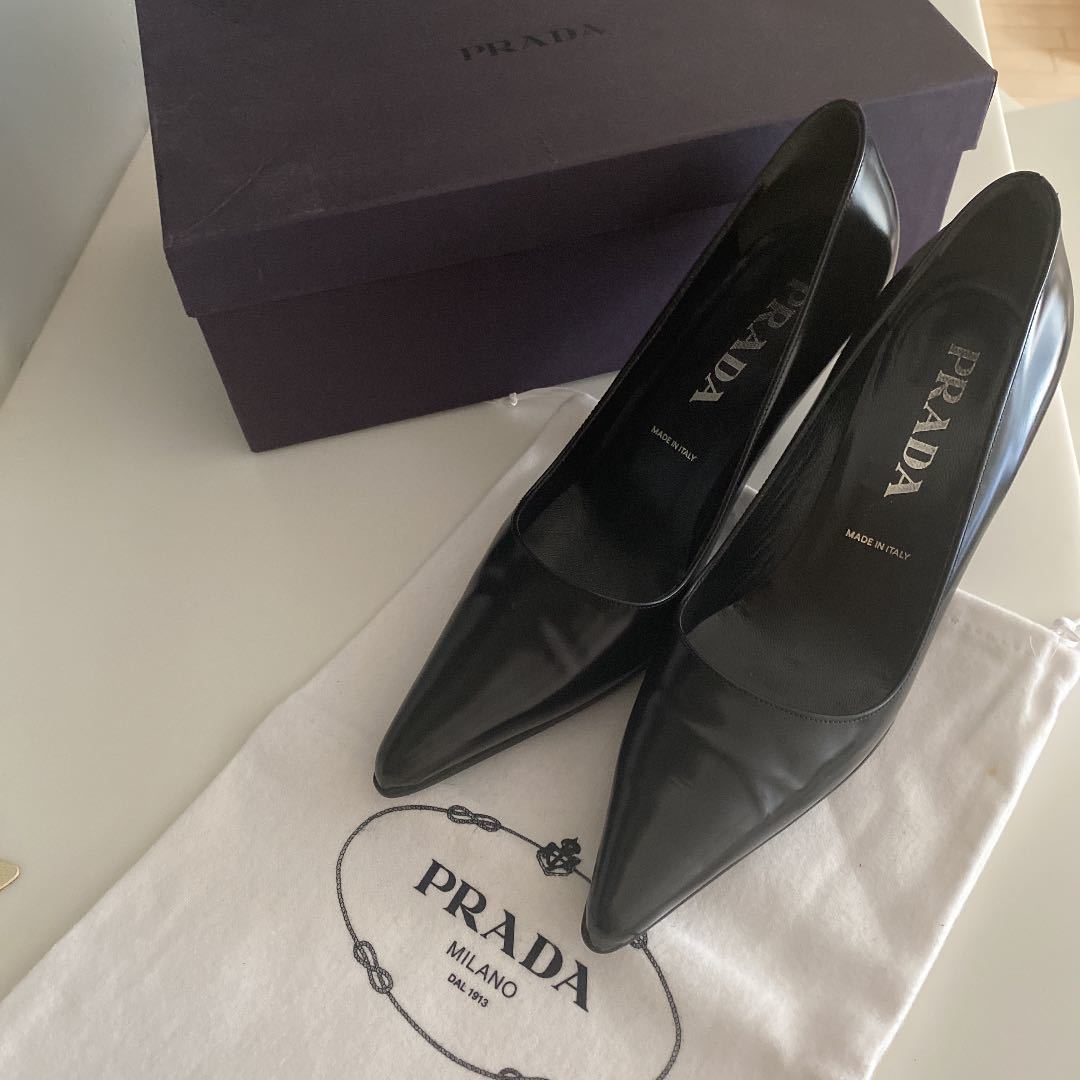 【完売モデル】1度だけ着用　PRADA　プラダ　エナメル　ヒール　パンプス　約25㎝（38.5）取り替えゴム付き_画像1