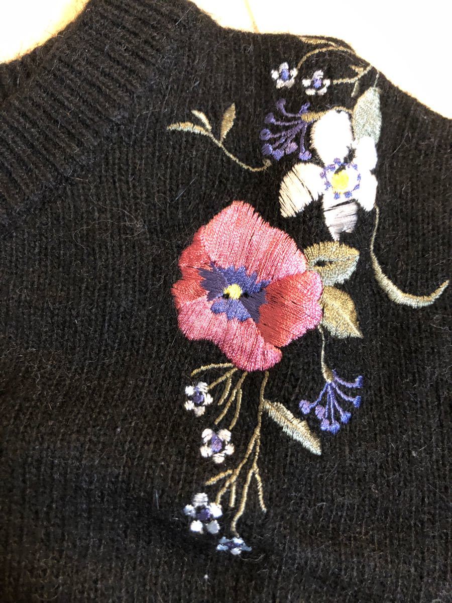 Lily Brownの花柄刺繍ニット