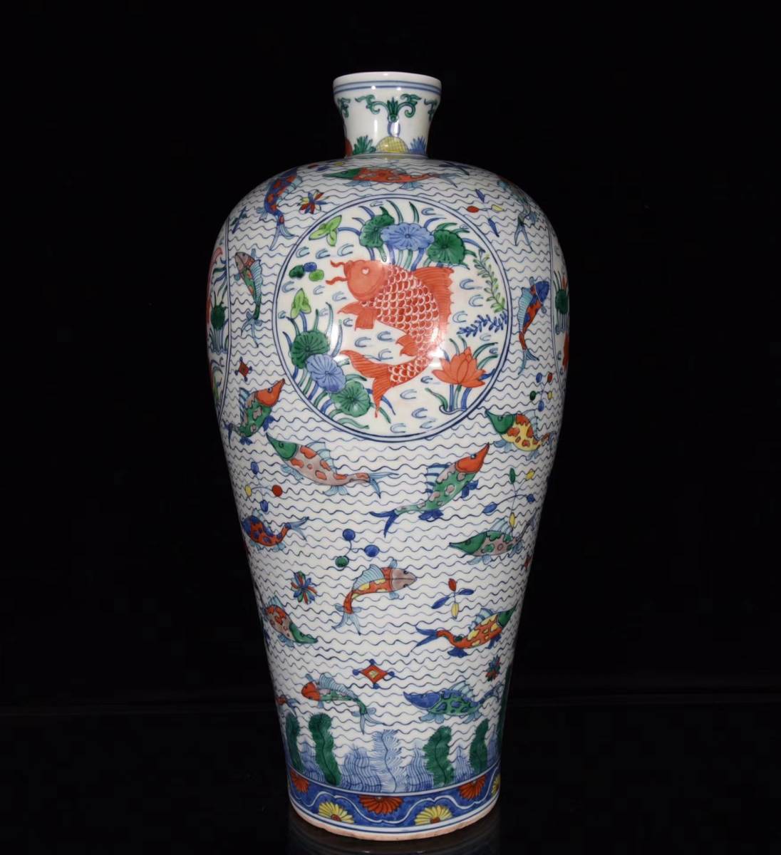 超激安 『明・万暦年製款・古陶磁器・青花五彩魚藻紋梅瓶』極細工