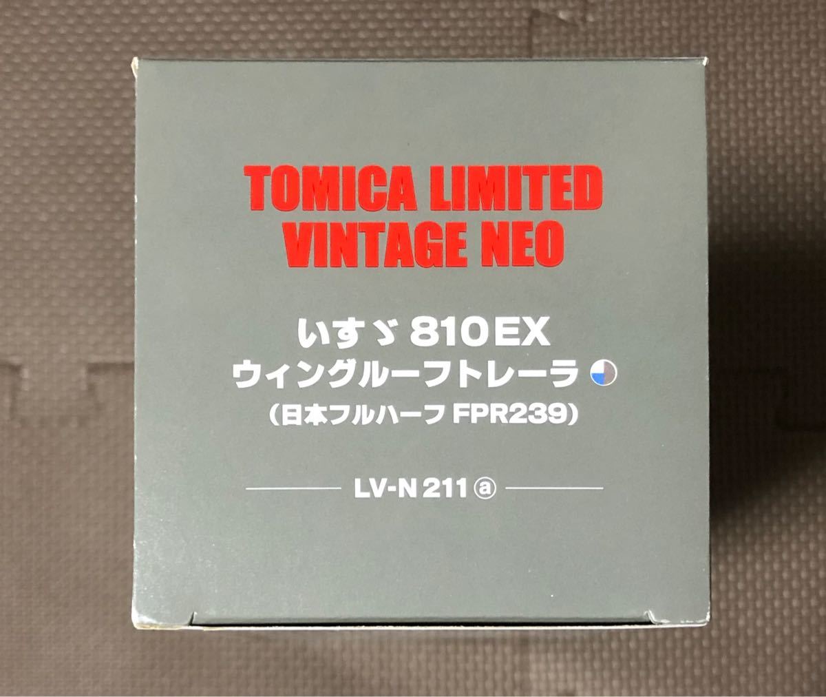トミカリミテッドヴィンテージ　LV-N211a いすゞ810EX ウィングルーフトレーラ（日本フルハーフFPR239）