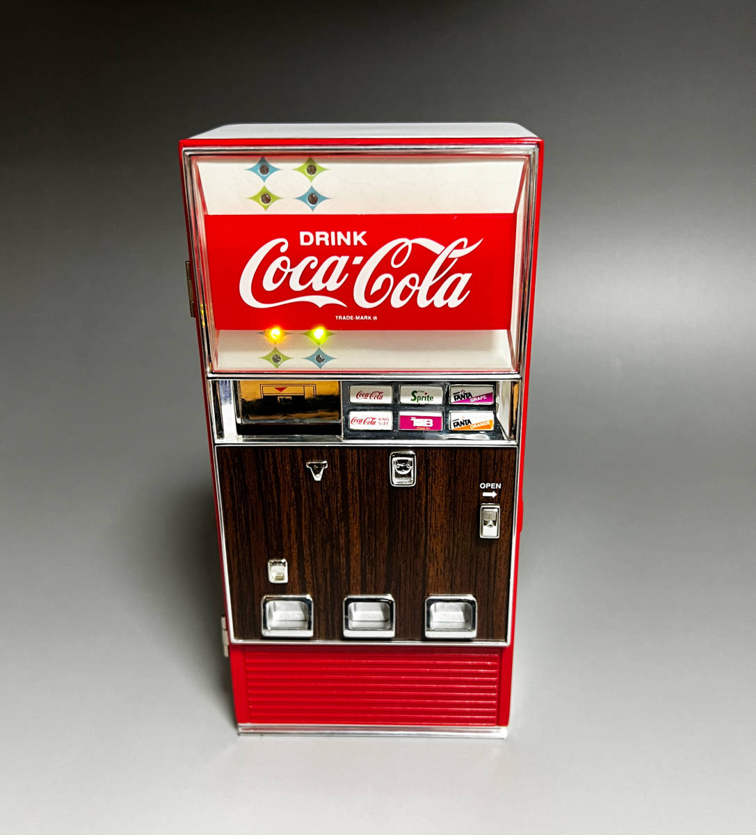 超レア 超美品】コカ・コーラ コインバンク 自販機型 貯金箱 超レア 超美品】コカ・コーラ コインバンク 自販機型 貯金箱
