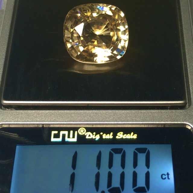 大粒11ct イエロージルコン/ゴールドジルコン ラタナキリ産 宝石ルース