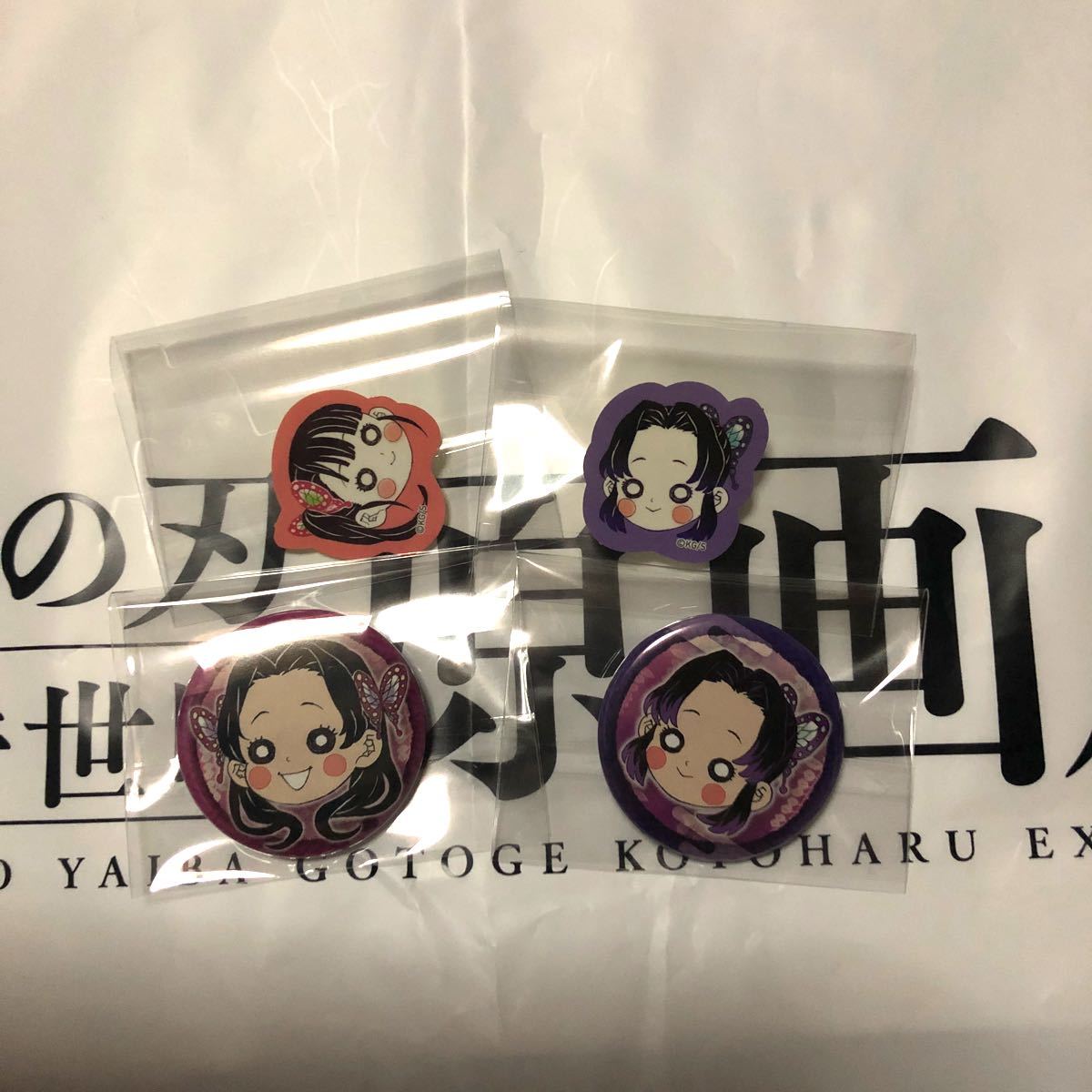 鬼滅の刃 胡蝶しのぶ 胡蝶カナエ 栗花落カナヲ 原画展 セット プチ缶バッジ フレークシール アートコースター