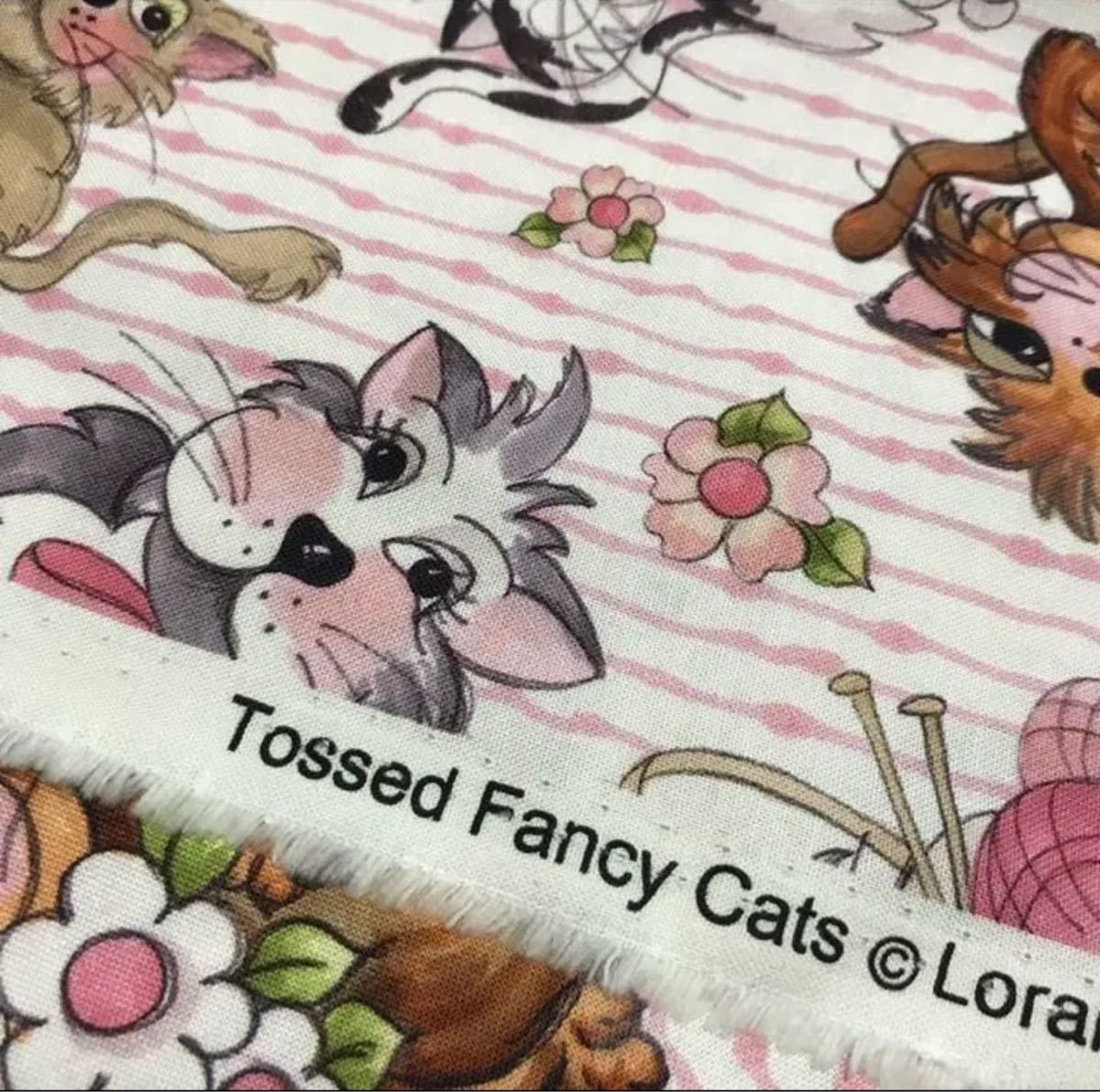 ロラライハリス生地　 Tossed Fancy Cats
