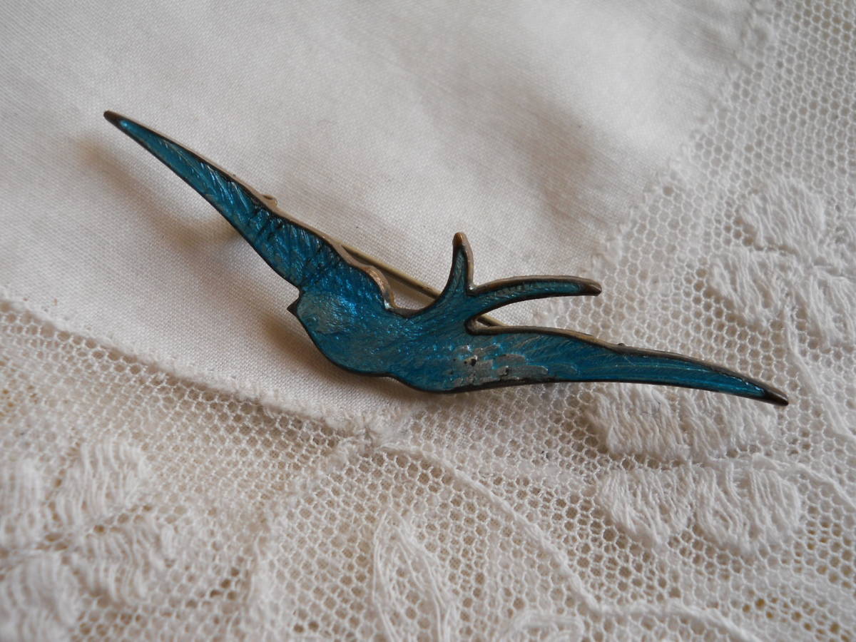 英国アンティーク ヴィクトリアン 青い鳥 ツバメのブローチ ギロッシェ 