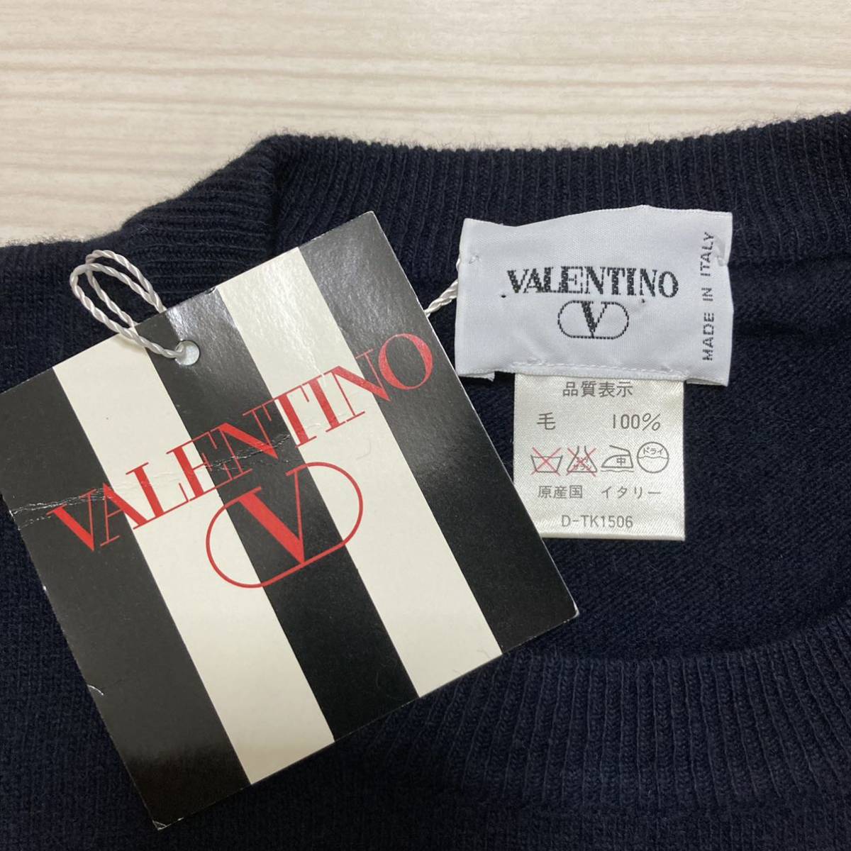 90s デッドストック VALENTINO エンブレム金刺繍 ニット 90s デッドストック VALENTINO エンブレム金刺繍 ニット