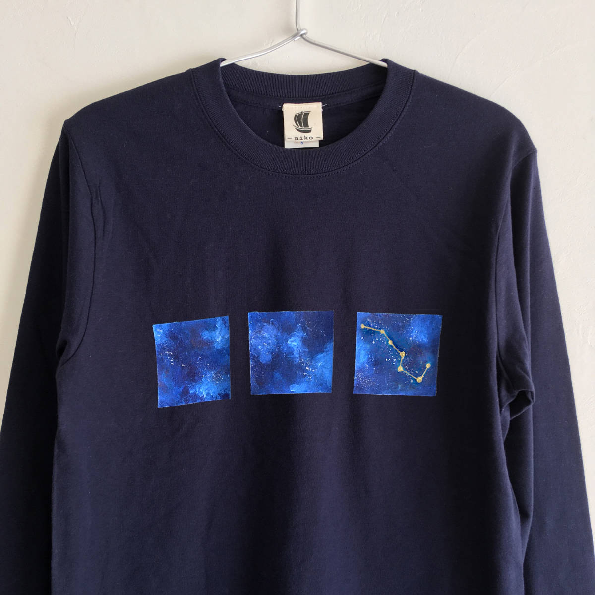 北斗七星柄Tシャツ ネイビー Mサイズ 手描き長袖Tシャツ 袖リブ付き ロンT 七つ星 宇宙_画像2