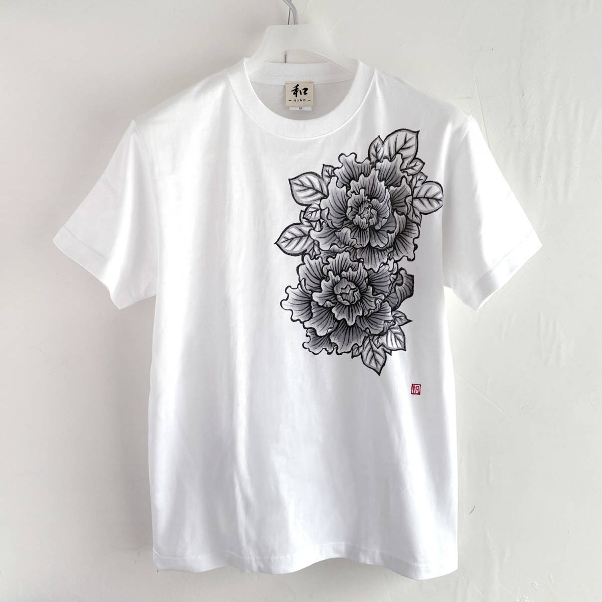 メンズ Tシャツ Sサイズ 牡丹柄手描きTシャツ ホワイト 手描きで描いた牡丹の花柄Tシャツ 和柄_画像1
