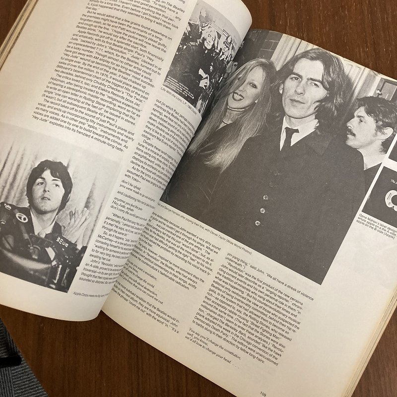 B2366 「THE BEATLES FOREVER」ビートルズ　 英国本 音楽　ロック　英国 古本　雑誌 　ビンテージ　_画像4