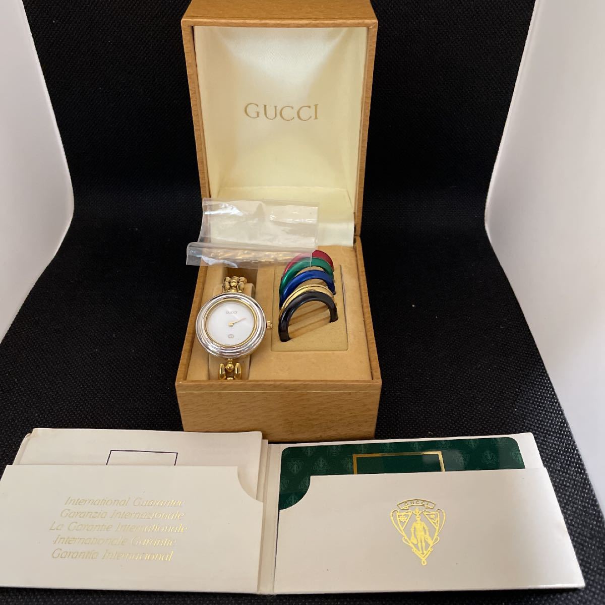 グッチGUCCIチェンジベゼル6種類全色　稼働品　カード箱付き　レディース腕時計
