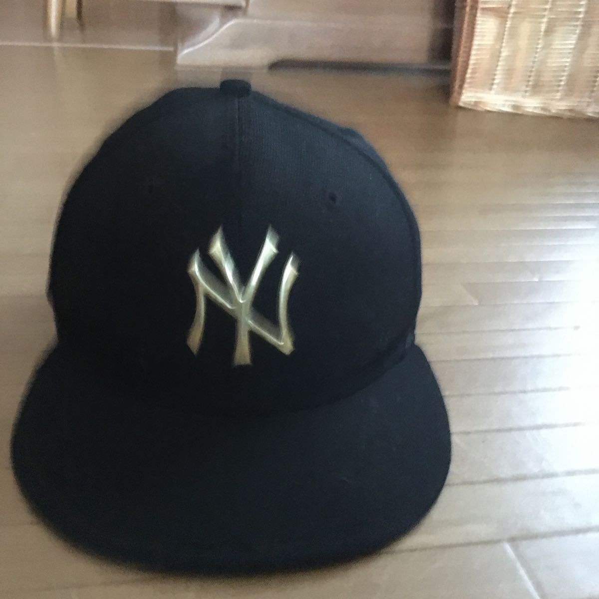 ニューエラ ニューヨークヤンキース ベースボールキャップ 黒×ゴールド　57.7センチ　GENUINE MERCHANDISE BASEBALL 59FIFTY_画像1