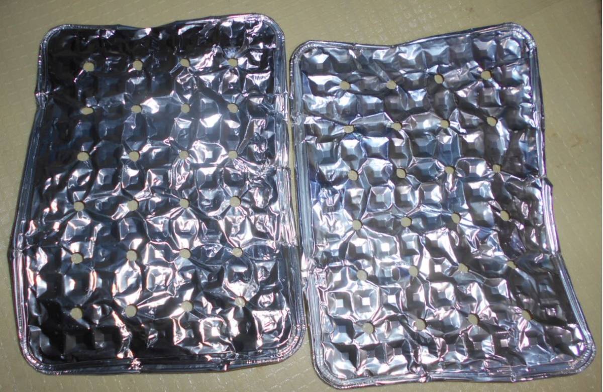 ガスグリル魚焼きトレー 穴あきタイプ 再生アルミ箔材使用 サイズ24.6×17.8×0.8CM 新品 2枚 _画像1