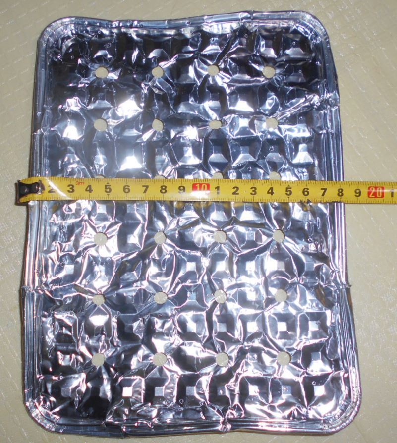 ガスグリル魚焼きトレー 穴あきタイプ 再生アルミ箔材使用 サイズ24.6×17.8×0.8CM 新品 2枚 _画像3