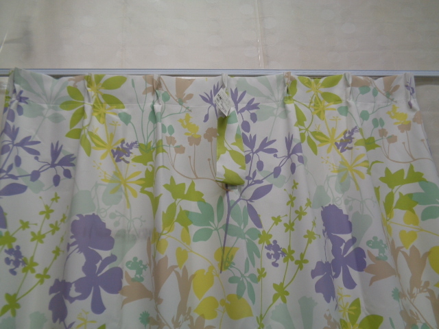 ディズニーカーテン　ミッキーカーニバル　巾100×丈178　遮光　ライトブルーグリーン　隠れディズニー　展示品