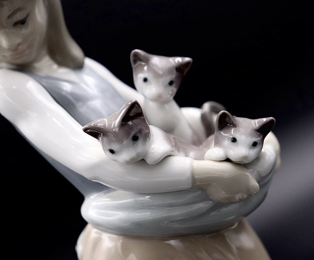 最大89%OFFクーポン リヤドロ lladro 子猫をエプロンに following her