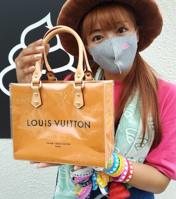 ルイ・ヴィトンの小サイズショップ袋(ショッパー)にフィット ルイ・ヴィトンの小サイズショップ袋(ショッパー)にフィット