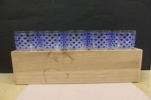 ☆共箱・未使用保管品☆ 薩摩切子 カメイガラス ガラス切子 藍被硝子