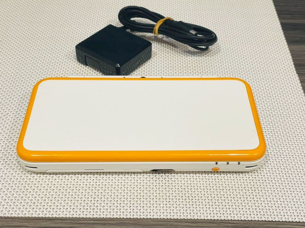 newニンテンドー2DS ホワイトオレンジ　本体動作品　送料無料　充電器 付き