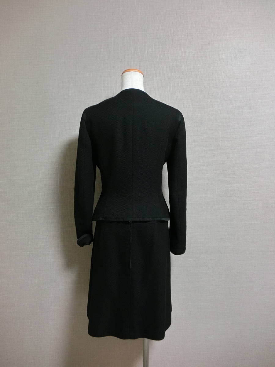 HUGO BOSS　ヒューゴボス テーピング　ノーカラー　スカート　セットアップスーツ　ブラック　４０/３８_画像2