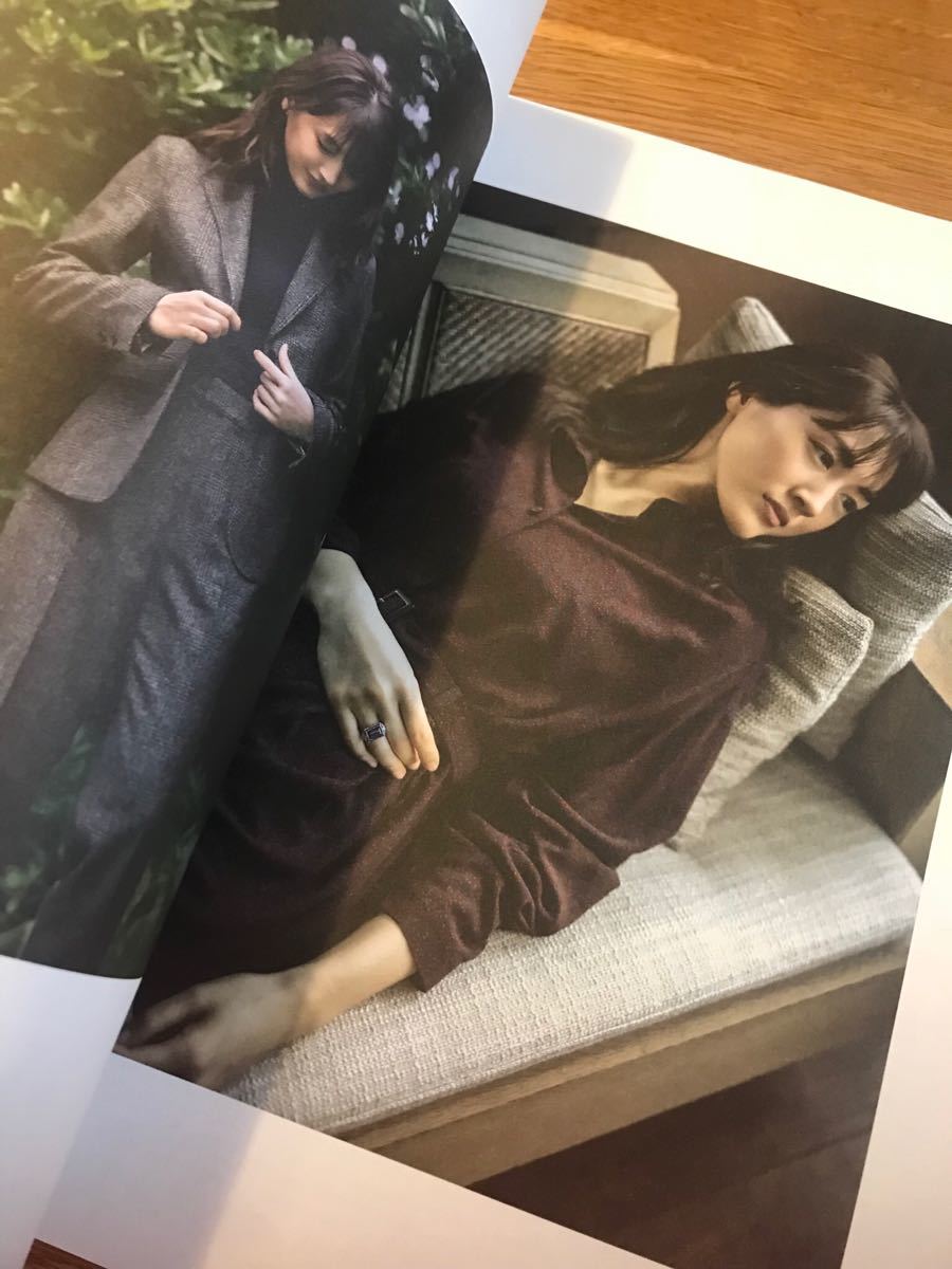 【新品】Life Wear magazine 05 綾瀬はるか 写真集 特集 ユニクロ 【非売品】エッセイ 未読品 ファッション アート 冬 2021 雑誌 UNIQLO_画像7